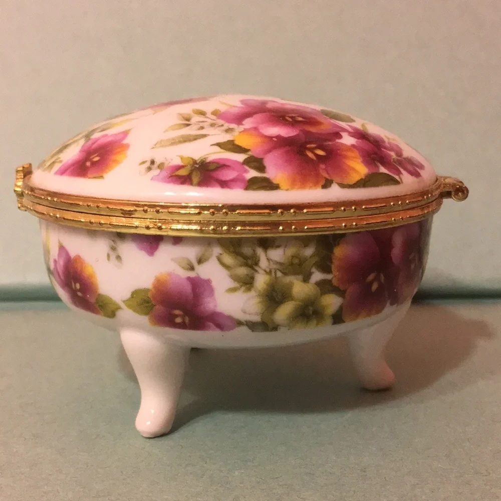 Hinged 3-Footed Trinket/Jewelry Box w/Built-in Round Mirror in Lid
